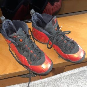 Mens foam runners size 7.5